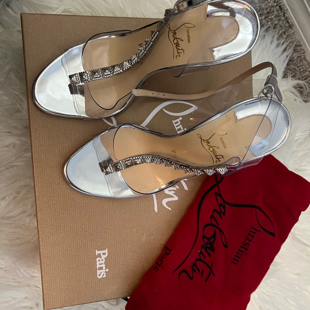CHRISTIAN LOUBOUTIN
Jamais Assez 100
